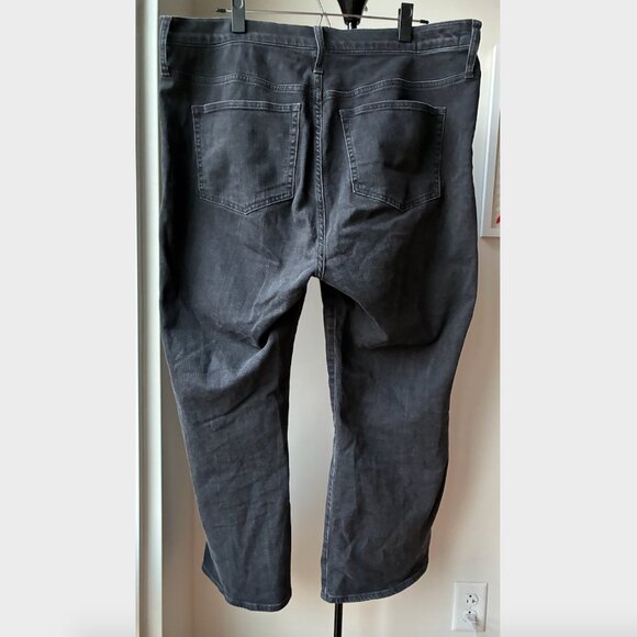 J. Crew Black High-Rise Cropped Kickout Jean in 1996 Semi-Stretch - Size 34 - Picture 4 of 5